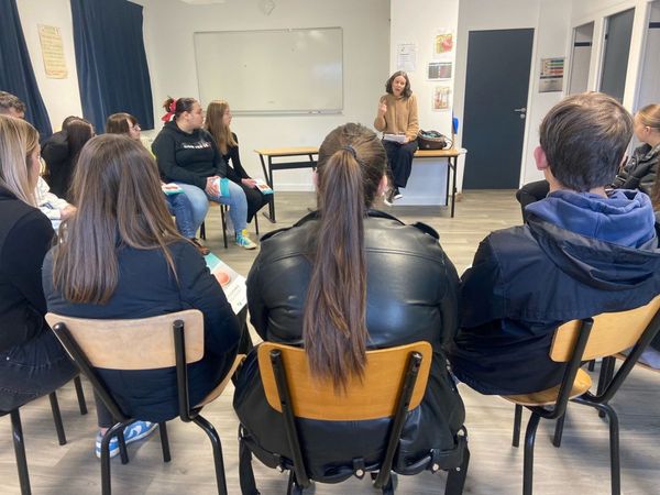 Des seins sans pépins au Lycée Notre Dame du Mur Le Porsmeur